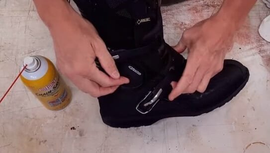 how to fix squeaky leather boots