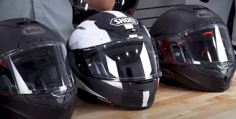 Top 8 Best Motorcycle Race Helmets: 2 To Avoid